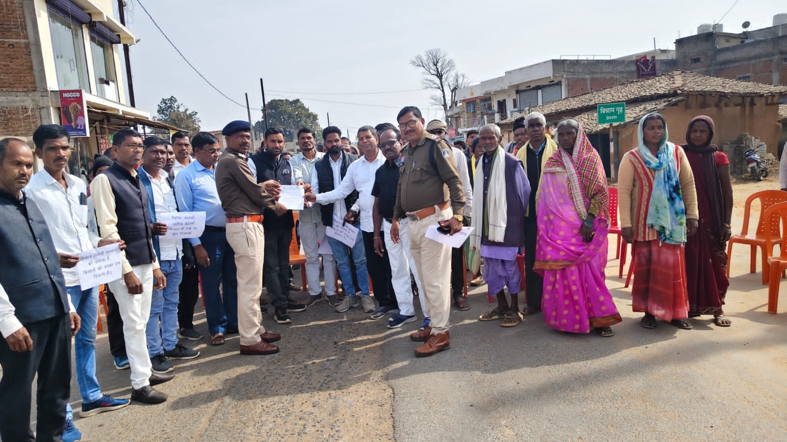 मनरेगा बचाओ और धान खरीदी तिथि बढ़ाने को लेकर प्रेमनगर में कांग्रेस का जोरदार आंदोलन