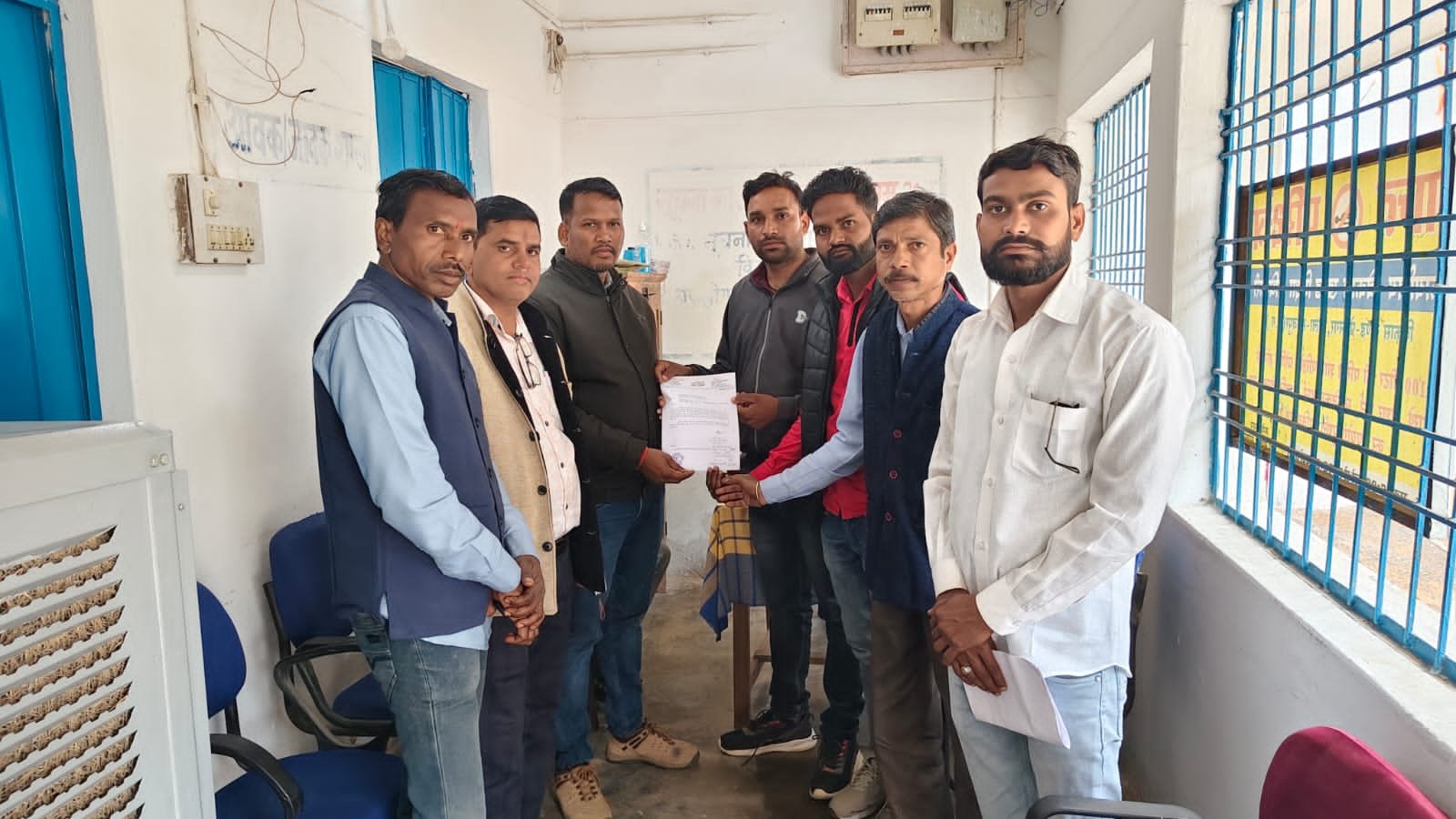 रसोइयों की हड़ताल से मध्यान्ह भोजन व्यवस्था प्रभावित, प्रेमनगर ब्लॉक कांग्रेस ने सौंपा ज्ञापन