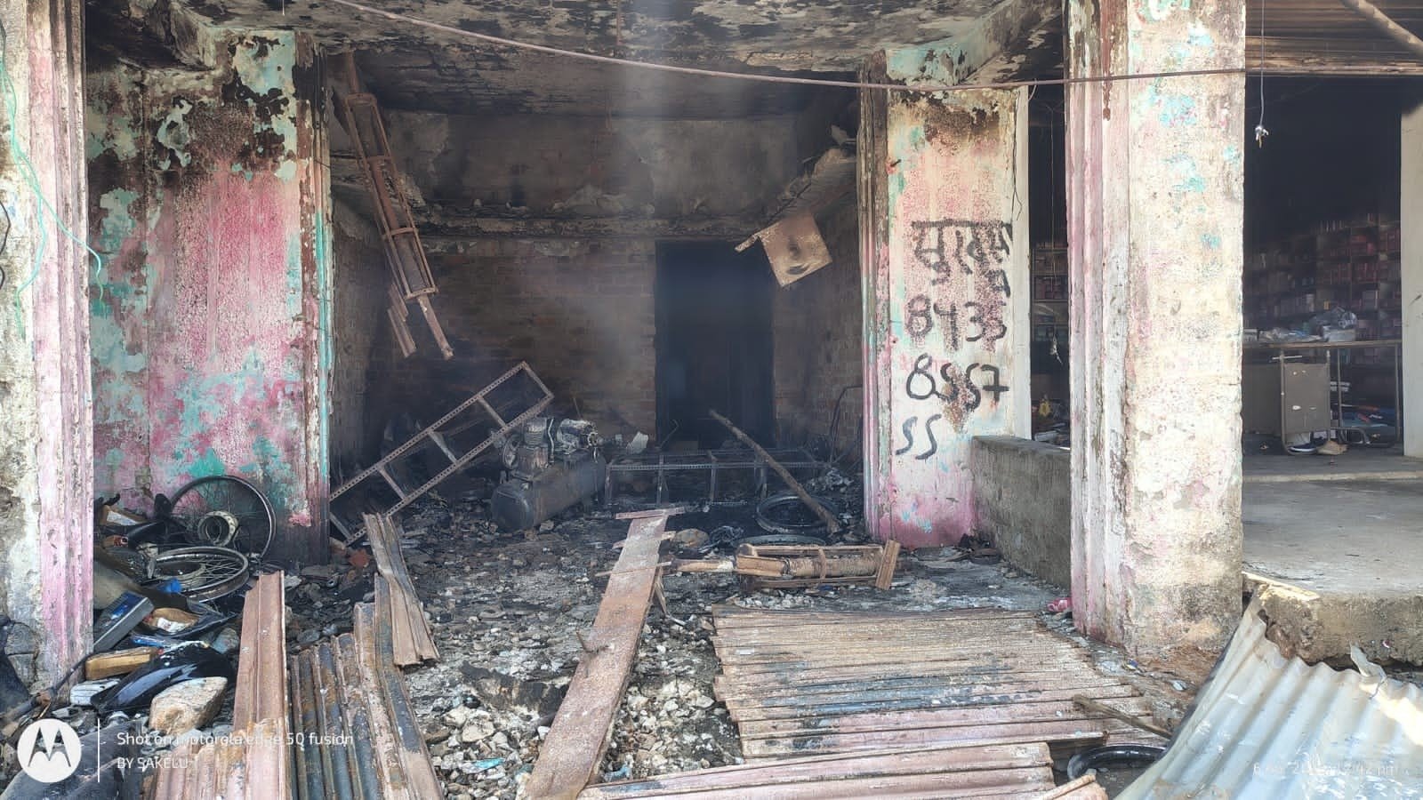 ऑटो पार्ट्स दुकान में शार्ट शर्किट से लगा भीषण आग, लाखों का सामान जलकर खाक, आग पर कड़ी मशक्कत के बाद पाया काबू