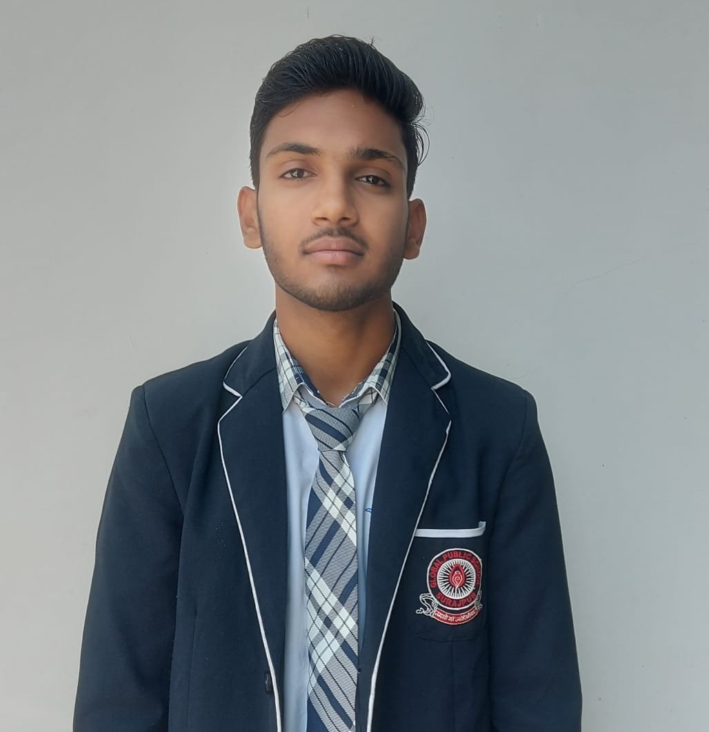 सूरजपुर में निजी स्कूल के छात्र का दबदबा, शासकीय स्कूलों की नाकामी पर सवाल