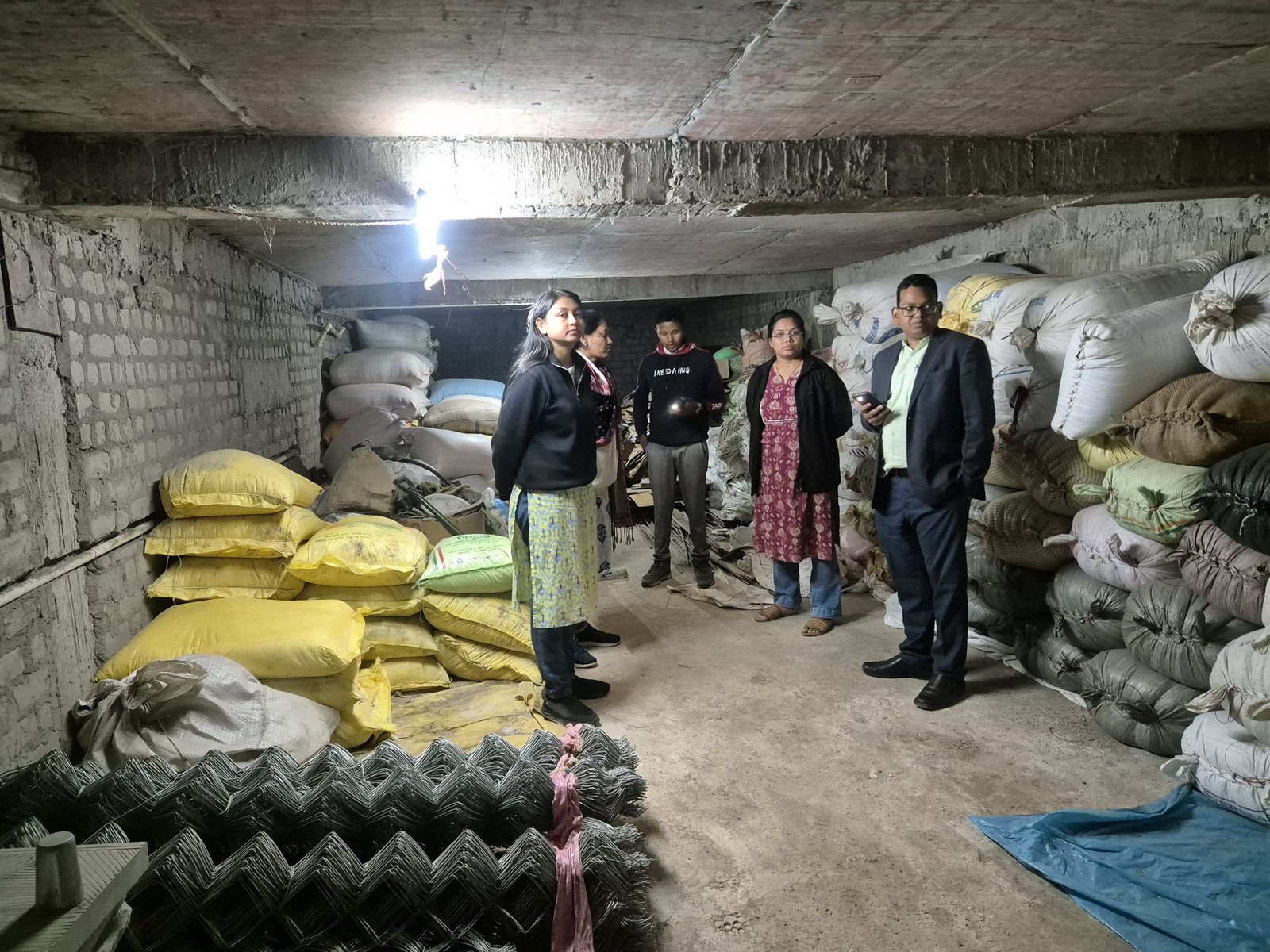 एसडीएम के नेतृत्व में अवैध धान भंडारण पर बड़ी कार्रवाई, 300 बोरा धान जप्त मचा हड़कंप...