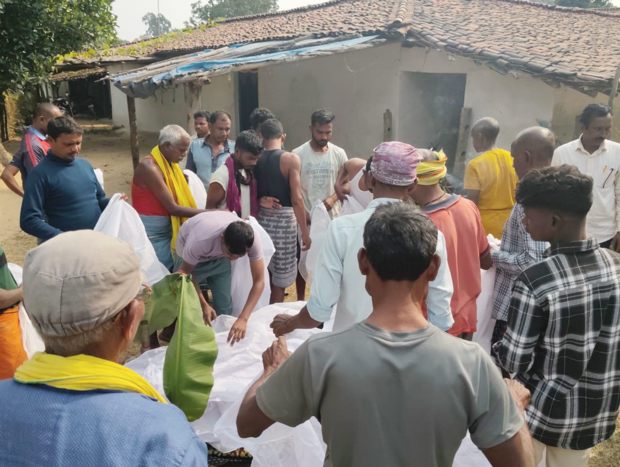 हिंदुस्तान बस से गिरा ग्रामीण हुआ गंभीर रूप से घायल, बस स्टाफ ने अस्पताल में छोड़ कर भागा, हुई मौत, परिजनों ने थाना में दिखाया आक्रोश, घटना के तीन दिन बाद पुलिस ने किया बस खड़ा 